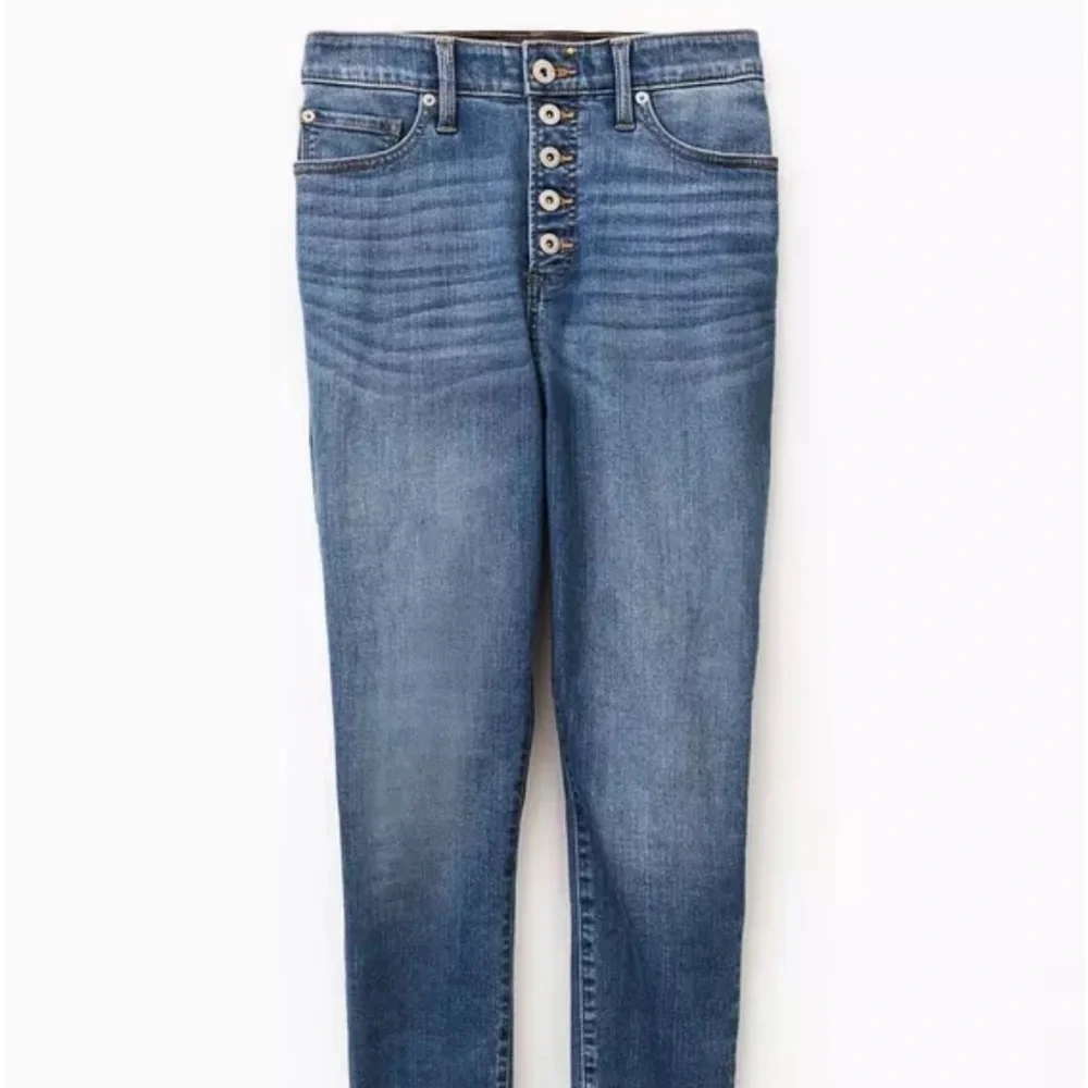 Torrid sky High-Rise Stretch Jeans in Medium Blue